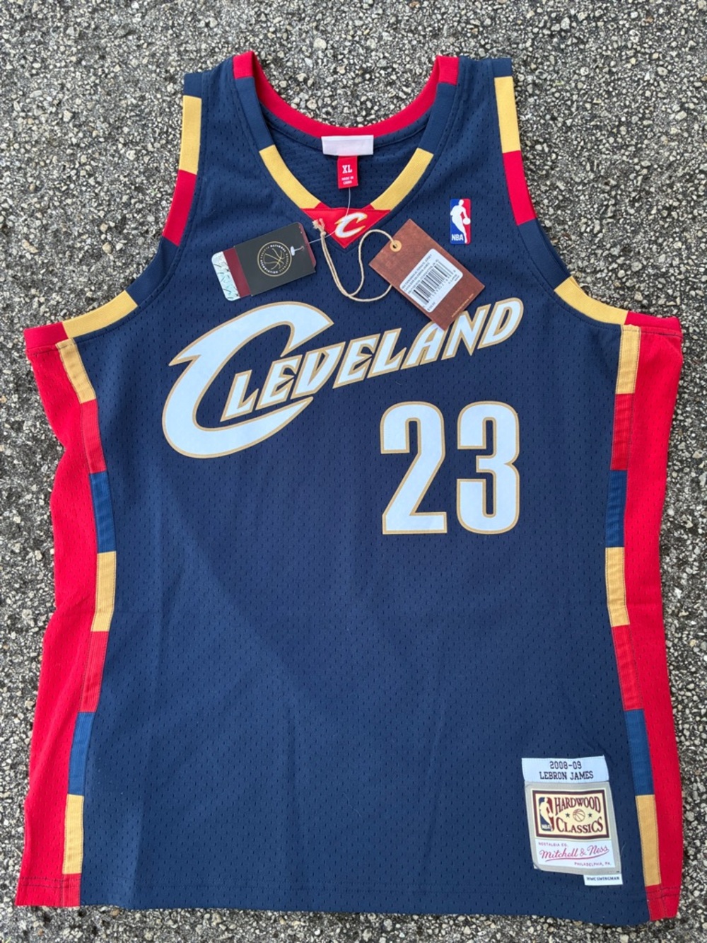 LeBron James HardWood Classics NWT size XL Mitchell & Ness